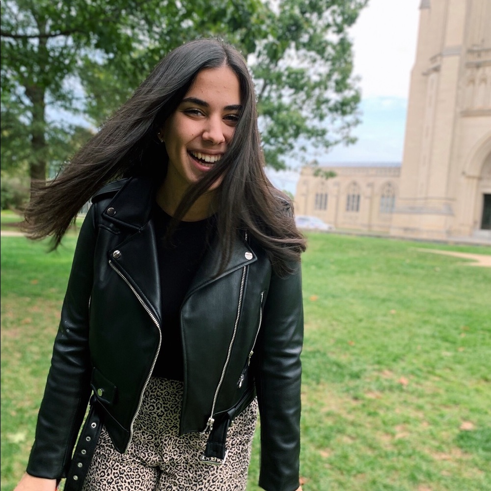 Meet your Posher, Olivia